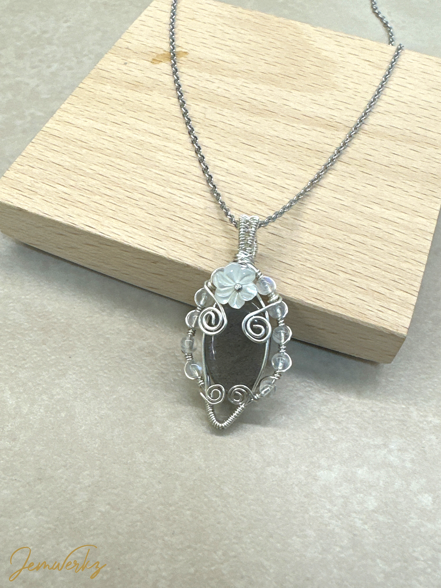 LEXIE - Labradorite Wire-wrapped Pendant