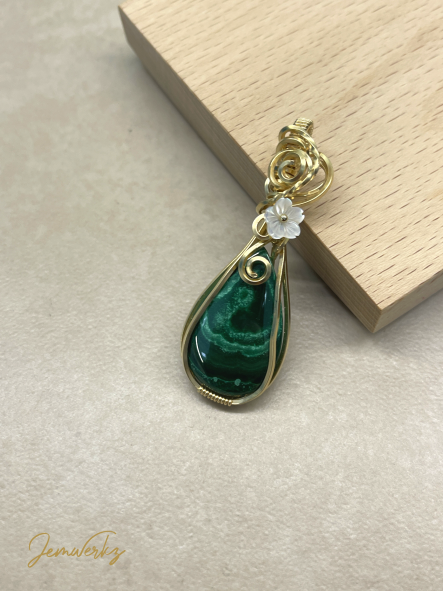 MAELIE - Malachite Wire-Wrapped Pendant with Pearl Shell Flower