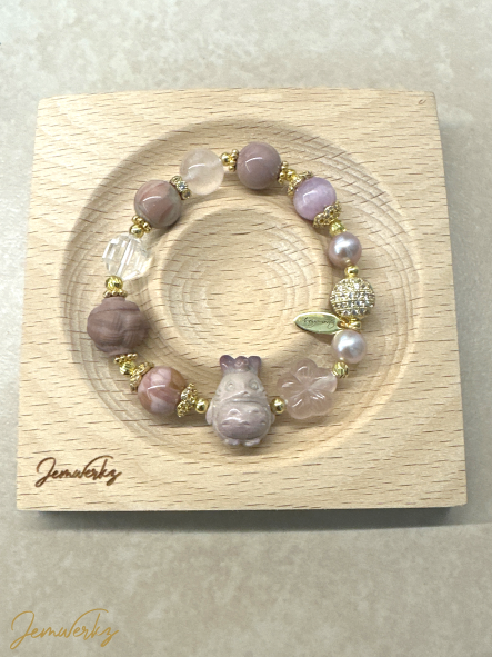 ATSUO 1.1 - Alashan Agate Totoro Bracelet with Rose Quartz, Kunzite, Clear Quartz and Freshwater Pearls (Pink)