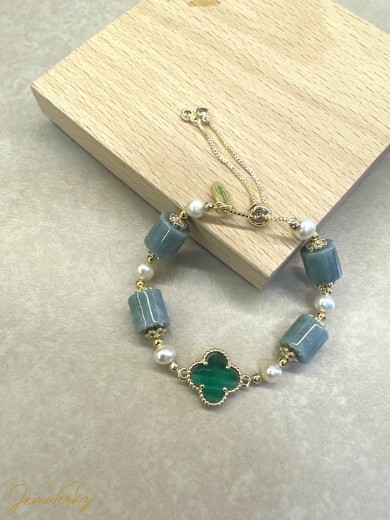 Load image into Gallery viewer, JOELLA 1.1 - Bluewater Jade Barrels with Green Clover Centrepiece and Freshwater Pearls Bracelet
