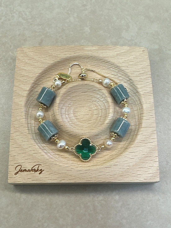 JOELLA 1.1 - Bluewater Jade Barrels with Green Clover Centrepiece and Freshwater Pearls Bracelet