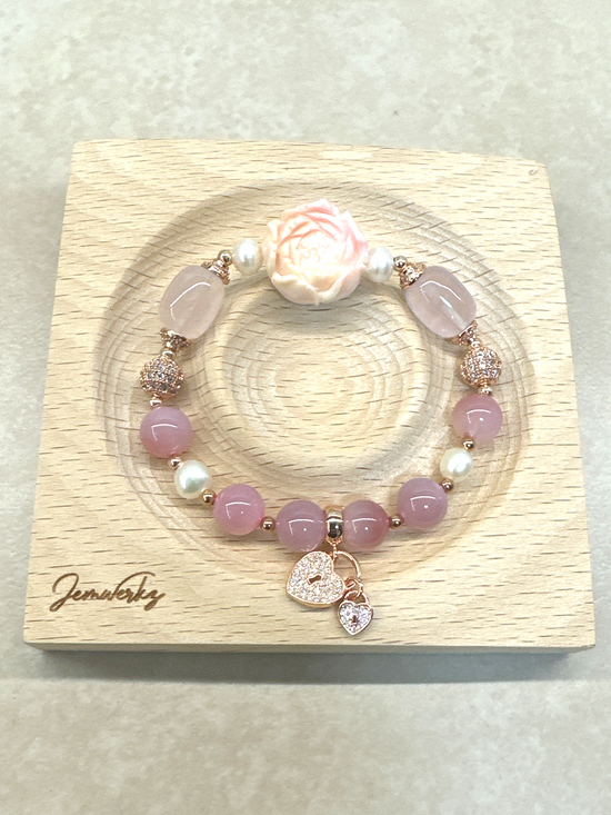 Load image into Gallery viewer, QUILLA - Queen Conch Peony , Rose Quartz Barrel, YanYuan Agate, Freshwater Pearls and Heart Charm Bracelet

