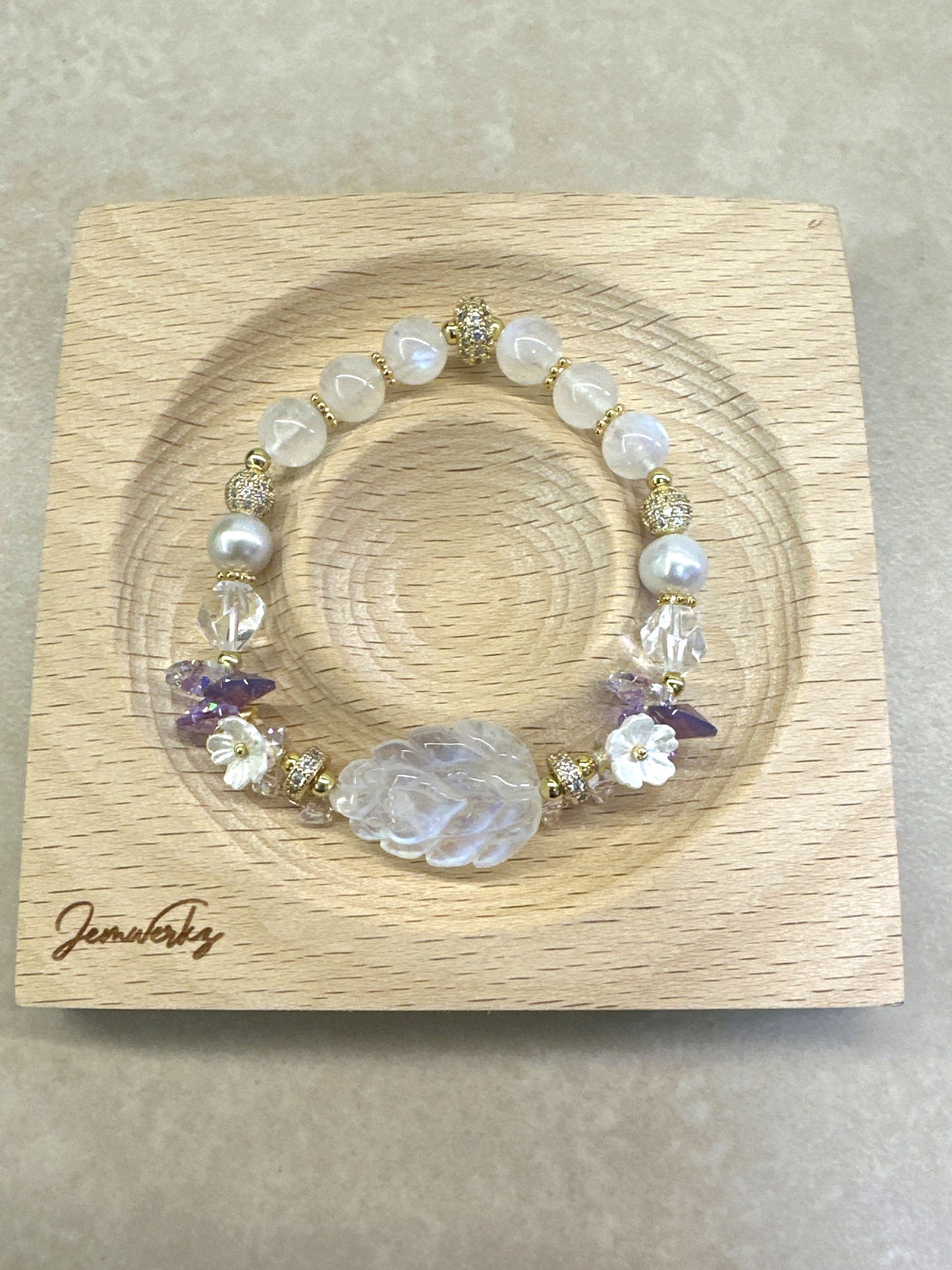 Load image into Gallery viewer, MADDOX FOX 1.1 - Moonstone 9-tailed Fox with Moonstone, Freshwater Pearls, Clear Quartz, Pearl Shell Flower and Swarovski Crystals Bracelet

