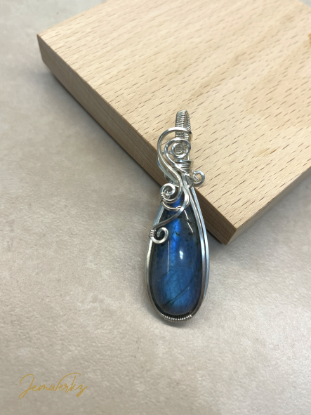 Load image into Gallery viewer, LUVENA - Labradorite Wire-wrapped Pendant
