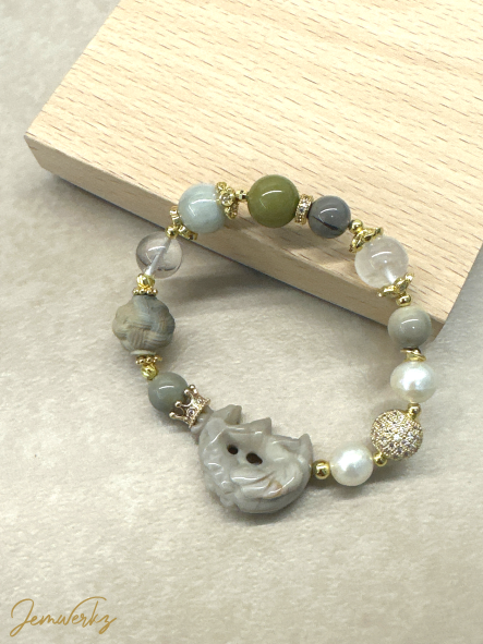 AKIO - Alashan Agate Moon Fox Bracelet with Jade, Moonstone, Clear Quartz and Freshwater Pearls (Green)