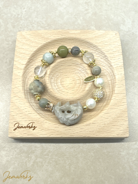 Load image into Gallery viewer, AKIO - Alashan Agate Moon Fox Bracelet with Jade, Moonstone, Clear Quartz and Freshwater Pearls (Green)
