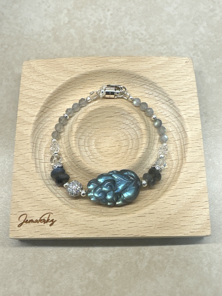 Load image into Gallery viewer, LAVELLE - Labradorite 9-Tailed Fox Bracelet with Faceted Labradorite and Clear Quartz
